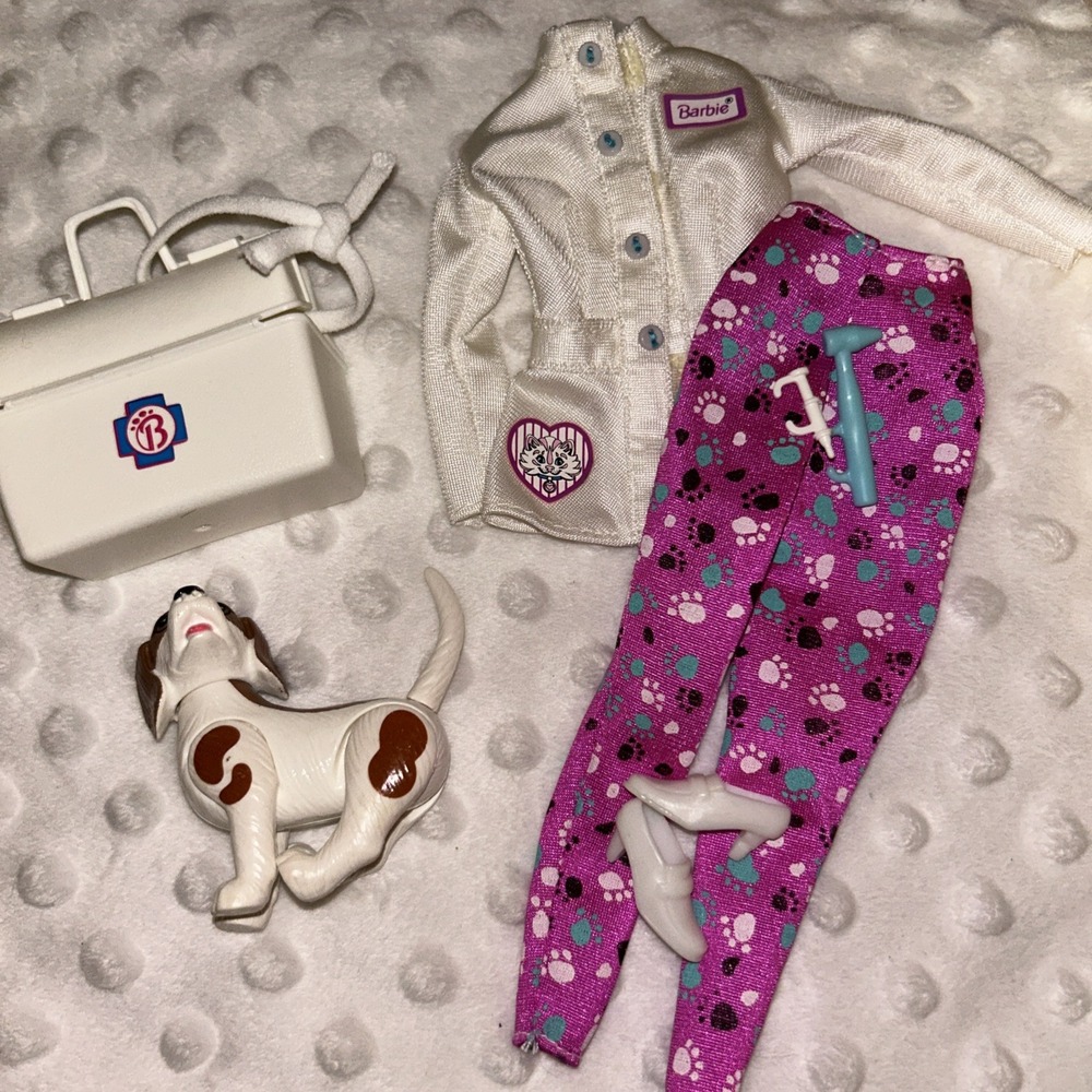Vintage Mattel Barbie Pet Vet Outfit & Accessories‎